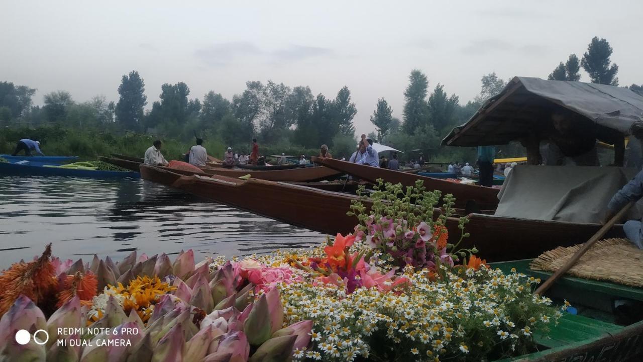 Green View Group Of Houseboats Hotell Srīnagar Exteriör bild